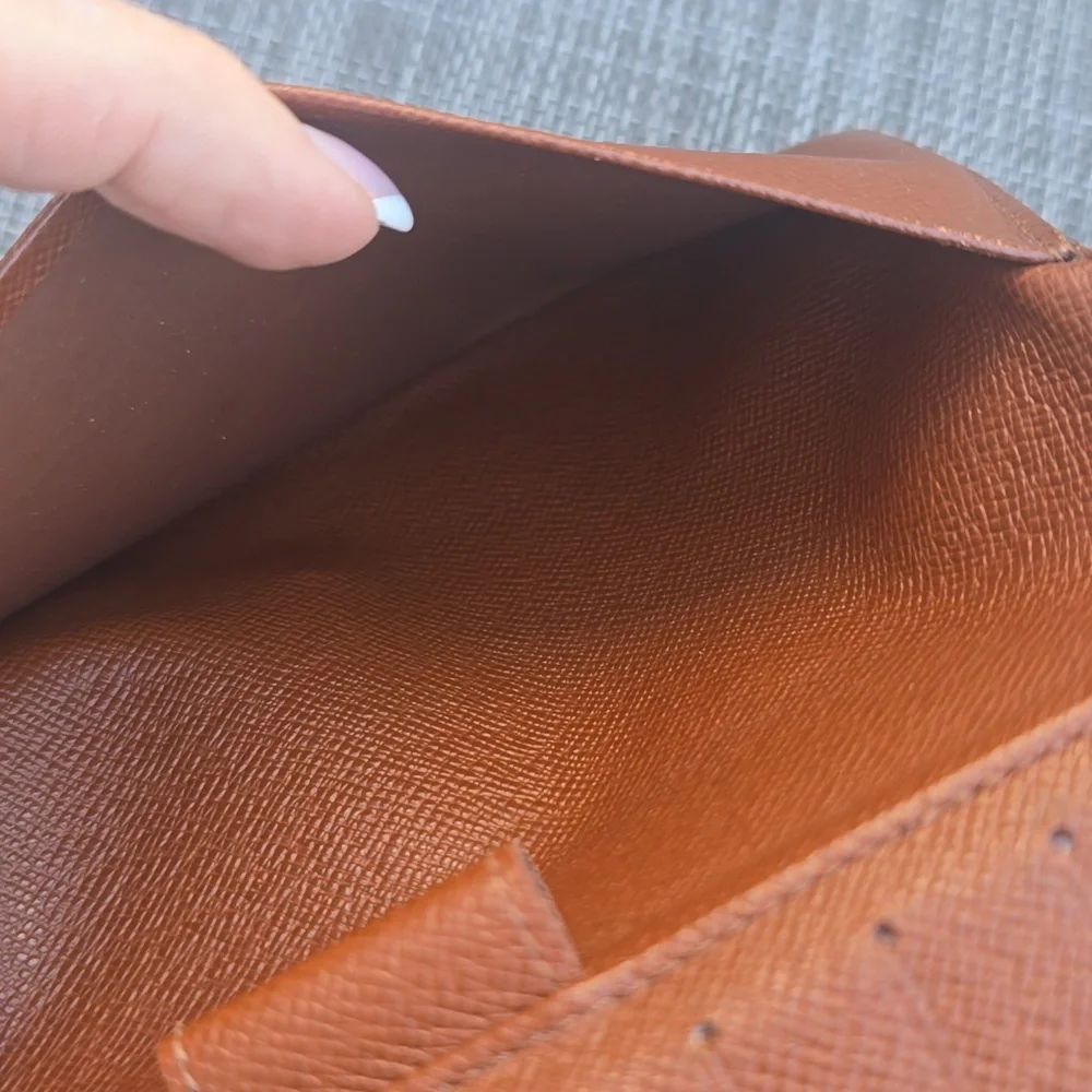 Free With $200 Purchase Louis Vuitton Monogram Wallet - Picture 5 of 14